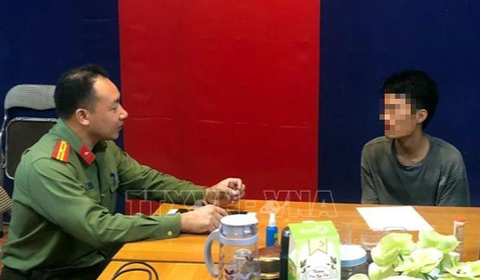 Công an Hải Dương làm việc với người phát tán thông tin sai sự thật - Ảnh: TTXVN Công an Hải Dương làm việc với người phát tán thông tin sai sự thật - Ảnh: TTXVN