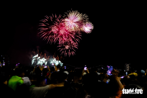 Pháp vô địch chung kết pháo hoa Đà Nẵng - Ảnh 7. Bài bắn giúp đội pháo hoa nước Pháp lên ngôi vô địch Lễ hội pháo hoa quốc tế Đà Nẵng 2023 - Ảnh: TẤN LỰC