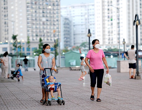 Ngăn người giàu mua nhà ở xã hội - Ảnh 2. Người dân sinh hoạt cộng đồng tại khu nhà ở xã hội trên đường Chu Văn An, quận Bình Thạnh, TP.HCM - Ảnh: TỰ TRUNG