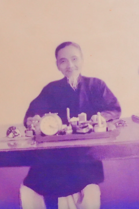 Một buổi sáng ghé thăm An Tất Viên - nơi an nghỉ của cụ Hồ Biểu Chánh - Ảnh 5. Ảnh chụp cụ Hồ Biểu Chánh được bà Hồ Văn Vân Anh - người con thứ năm của cụ để lại.
