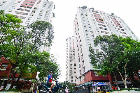 Chậm cấp sổ hồng: Chủ đầu tư không thoát trách nhiệm - Ảnh 1. Từ nhiều năm nay người dân mua nhà chung cư Thái An (quận 12, TP.HCM) vẫn chưa được cấp sổ hồng - Ảnh: QUANG ĐỊNH