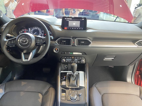 New Mazda CX-5, mẫu xe SUV 5 chỗ ra mắt với giá từ 749 triệu đồng - Ảnh 4. Bên trong xe - Ảnh: LÊ TRUNG