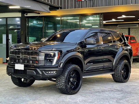 'Ford Everest Raptor' xuất hiện tại Thái Lan - Ảnh 2. Khó lòng nhầm lẫn chiếc Everest Raptor này với bất cứ bản Everest thường nào vì vẻ ngoài hầm hố hơn hẳn - Ảnh: AMP Tires