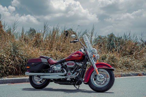 Chi tiết Harley-Davidson Heritage Classic 114 Anniversary giá 1,05 tỉ đồng tại Việt Nam - Ảnh 2. Cứ mỗi 5 năm, Harley-Davidson sẽ giới thiệu một bộ sưu tập kỷ niệm năm thành lập hãng. Hãng thành lập năm 1903, tính đến 2023 là tròn 120 năm. Bộ sưu tập gần nhất là 115th Anniversary ra mắt năm 2018.