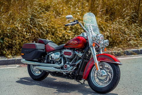 Chi tiết Harley-Davidson Heritage Classic 114 Anniversary giá 1,05 tỉ đồng tại Việt Nam - Ảnh 1. So với Heritage Classic 114 bản tiêu chuẩn (khởi điểm 919 triệu đồng), bản kỷ niệm cao hơn 130 triệu đồng.