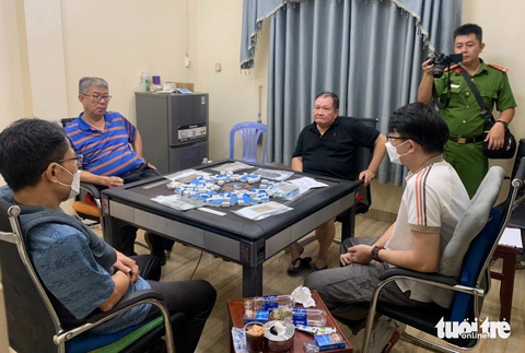 Hiện trường vụ tổ chức cho người nước ngoài đánh bạc bị phát hiện tại TP Thuận An, Bình Dương - Ảnh: T.D. Hiện trường vụ tổ chức cho người nước ngoài đánh bạc bị phát hiện tại TP Thuận An, Bình Dương - Ảnh: T.D.
