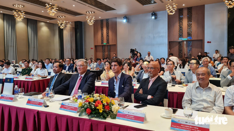 Nhiều quan chức, nhà sáng lập cuộc đua có mặt tại buổi họp báo - Ảnh: LÂM THIÊN Nhiều quan chức, nhà sáng lập cuộc đua có mặt tại buổi họp báo - Ảnh: LÂM THIÊN