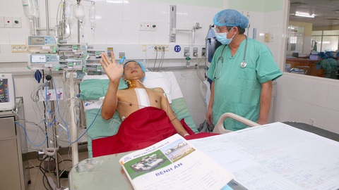 Đoạn kết kỳ diệu của ca ghép tim xuyên Việt - Ảnh 1. Bệnh nhân T.V.G. (31 tuổi, trú Thừa Thiên Huế) hồi phục ngoạn mục sau khi được ghép trái tim xuyên Việt - Ảnh: THƯỢNG HIỂN