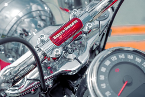 Chi tiết Harley-Davidson Heritage Classic 114 Anniversary giá 1,05 tỉ đồng tại Việt Nam - Ảnh 9. Harley-Davidson Heritage Classic 114 Anniversary sản xuất giới hạn 2.000 chiếc trên toàn cầu. Xe tại Việt Nam có số thứ tự 320. Người mua các phiên bản đặc biệt thường có mục đích sưu tầm hơn là sử dụng.