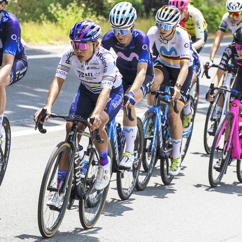 Nguyễn Thị Thật gặp nạn ở Giro d’Italia Donne 2023 - Ảnh 1. Nguyễn Thị Thật (trái) thi đấu nỗ lực tại Giro d’Italia Donne 2023 - Ảnh: TWITTER
