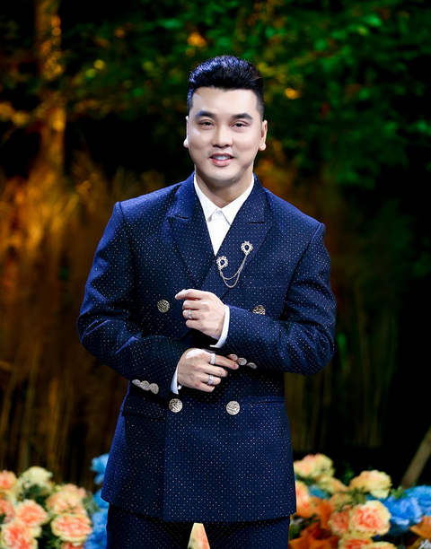 Phương Thanh “chất vấn” Thu Thủy về chuyện đàn em từng “cưa” Ưng Hoàng Phúc - Ảnh 3. Ca sĩ Ưng Hoàng Phúc bền bỉ theo nghề