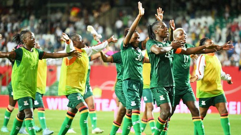 Kỳ vọng gì vào những cô gái 'tân binh'? - Ảnh 1. Tuyển nữ Zambia gây sốc khi đánh bại tuyển nữ Đức 3-2 trong trận giao hữu rạng sáng 8-7 - Ảnh: REUTERS