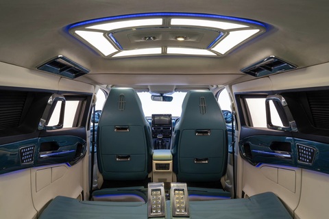 Toyota Innova đời mới có bản độ siêu sang từ Ấn Độ - Ảnh 4. Ghế sau có thể kéo lùi ra sau hơn nữa để mở rộng thêm không gian phía trước - Ảnh: DC2