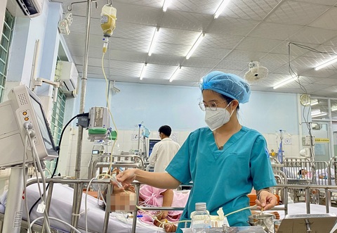 Đề xuất nâng cấp 5 bệnh viện hạng đặc biệt, đó là bệnh viện nào? - Ảnh 3. Quy hoạch đặt mục tiêu đến năm 2025 cả nước có 35 giường bệnh, 15 bác sĩ, 3,4 dược sĩ đại học, 25 điều dưỡng trên 10.000 dân - Ảnh: X.MAI