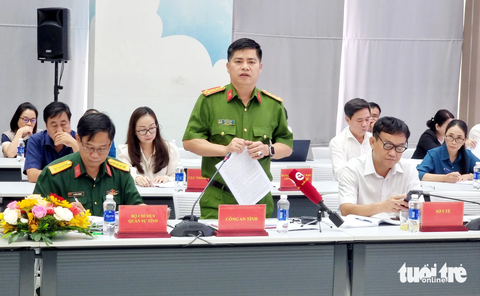 Đại tá Ngô Xuân Phú - phó giám đốc Công an tỉnh Bình Dương - trả lời tại cuộc họp báo chiều 1-8 - Ảnh: BÁ SƠN Đại tá Ngô Xuân Phú - phó giám đốc Công an tỉnh Bình Dương - trả lời tại cuộc họp báo chiều 1-8 - Ảnh: BÁ SƠN