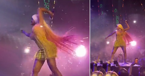 Fan Cardi B rủ nhau đội mũ bảo hiểm xem hát sau hai pha ném micro của thần tượng - Ảnh 2. Cardi B tiếp tục ném micro vào DJ