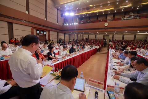 Đô thị vệ tinh ở Hà Nội cần cơ chế vượt trội, nếu không 'sẽ lặp lại như TP Thủ Đức' - Ảnh 1. Toàn cảnh buổi hội thảo sáng 1-8 - Ảnh: QUANG VIỄN