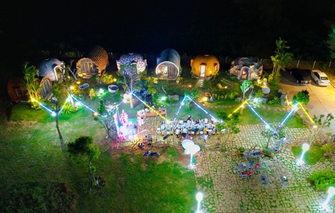 Những điểm du lịch trải nghiệm mới hấp dẫn ở Quảng Trị - Ảnh 5. Sơn Thủy Homestay nằm cạnh bãi biển Cửa Tùng, huyện Vĩnh Linh sở hữu những nét độc đáo, mới lạ - Ảnh: K.K.SƯƠNG