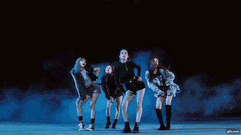 BlackPink đăng ảnh chụp tại Hà Nội mừng 7 năm 'debut' thành công - Ảnh 8. Lần đầu đặt chân đến Việt Nam, hai đêm diễn của BlackPink đã ghi nhận lượng khán giả tham dự lên đến hơn 60.000 người