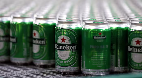 Heineken ghi nhận sụt giảm lợi nhuận tại châu Á, đặc biệt tại thị trường Việt Nam - Ảnh 1. Hãng bia Heineken ghi nhận lợi nhuận sụt giảm tại thị trường châu Á do kinh tế trong kỳ tăng trường chậm - Ảnh: REUTERS