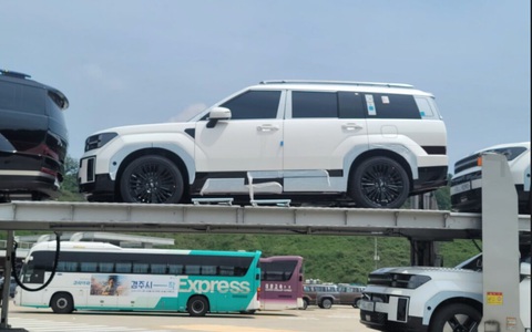 Nhiều cấu hình, màu sắc của Hyundai Santa Fe đời mới xuất hiện ngoài thực tế - Ảnh 7. Nhiều cấu hình, màu sắc của Hyundai Santa Fe đời mới xuất hiện ngoài thực tế - Ảnh 7.