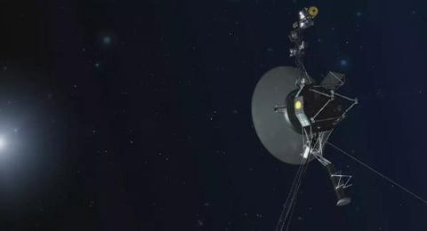 NASA vô tình cắt đứt liên lạc với tàu thăm dò Voyager 2 cách Trái đất 19,9 tỉ km - Ảnh 1. Voyager 2 đã trôi dạt trong không gian giữa các vì sao kể từ tháng 11-2018 - Ảnh: NASA