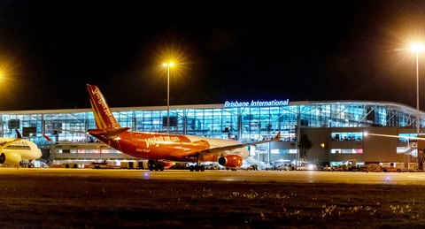 Máy bay hạ cánh để cứu hành khách - Ảnh 1. Tàu bay A330 của Vietjet tại sân bay Brisbane (Úc)