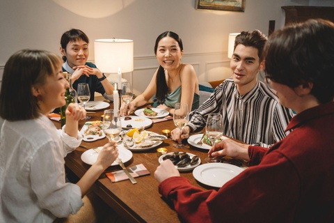 Lòng tốt làm môi trường làm việc 'nở hoa' - Ảnh 1. Một môi trường cởi mở, hào phóng giúp công việc trở nên dễ dàng hơn – Ảnh: Pexels