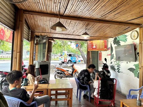 Ông chủ điểm bán Vietlott ‘mát tay’ với 9 lần giúp khách nổ Jackpot - Ảnh 2. Ông chủ điểm bán Vietlott ‘mát tay’ với 9 lần giúp khách nổ Jackpot - Ảnh 2.