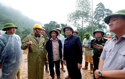 Phó thủ tướng Trần Lưu Quang kiểm tra, chỉ đạo tại hiện trường vụ sạt lở đất tại đèo Bảo Lộc - Ảnh: M.V Phó thủ tướng Trần Lưu Quang kiểm tra, chỉ đạo tại hiện trường vụ sạt lở đất tại đèo Bảo Lộc - Ảnh: M.V.