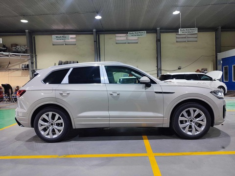 Tin tức giá xe: Volkswagen Touareg giảm kỷ lục 225 triệu, 'hạ phàm' ngang Mercedes-Benz GLC - Ảnh 3. Xe phát triển dựa trên nền tảng MLB Evo sử dụng chung với Audi Q7, Porsche Cayenne, Lamborghini Urus hay Bentley Bentayga. Thế nhưng, kích thước đã được cải thiện nhằm mở rộng không gian bên trong khoang cabin - Ảnh: Đại lý Volkswagen/Facebook