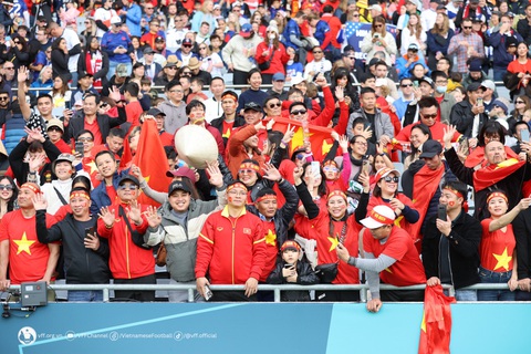 VFF viết thư cảm ơn người hâm mộ 'đồng hành' cùng tuyển nữ Việt Nam ở World Cup 2023 - Ảnh 3. Cổ động viên Việt Nam luôn dành tình yêu cuồng nhiệt cho đội tuyển nữ Việt Nam - Ảnh: VFF