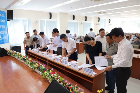 TP.HCM: Chọn thêm 168 người xác minh tài sản, thu nhập đợt 2 năm 2023 - Ảnh 1. Bốc thăm ngẫu nhiên để chọn người xác minh tài sản, thu nhập tại Thanh tra TP.HCM chiều 1-8 - Ảnh: TTBC