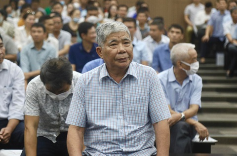 Xét xử ‘đại gia’ Lê Thanh Thản vụ xây cả tòa nhà trái phép lừa hơn 500 khách hàng - Ảnh 1. Ông Lê Thanh Thản trong phiên toà sáng 10-8 - Ảnh: DANH TRỌNG