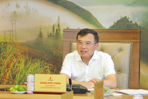 Petrovietnam nỗ lực duy trì nhịp độ cao trong sản xuất kinh doanh - Ảnh 2. Chủ tịch HĐTV Hoàng Quốc Vượng phát biểu chỉ đạo