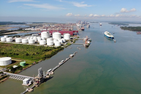 Petrovietnam nỗ lực duy trì nhịp độ cao trong sản xuất kinh doanh - Ảnh 6. Kho cảng LNG Thị Vải
