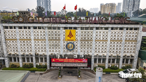 Chốt dời nhà máy bia Hà Nội, thuốc lá Thăng Long... ra khỏi nội đô - Ảnh 1. Trụ sở Công ty thuốc lá Thăng Long trên trục đường Nguyễn Trãi sẽ phải di dời khỏi nội đô - Ảnh: NAM TRẦN