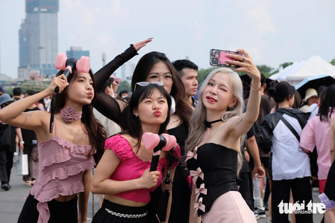 Giám đốc dự án Born Pink tại Hà Nội hết lời khen ngợi V-Blink - Ảnh: NGUYÊN BẢO Giám đốc dự án Born Pink tại Hà Nội hết lời khen ngợi V-Blink - Ảnh: NGUYÊN BẢO