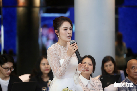 Hoa hậu, diễn viên Dương Cẩm Lynh đặt câu hỏi tại buổi tọa đàm - Ảnh: PHƯƠNG QUYÊN Á hậu, diễn viên Dương Cẩm Lynh đặt câu hỏi tại buổi tọa đàm - Ảnh: PHƯƠNG QUYÊN