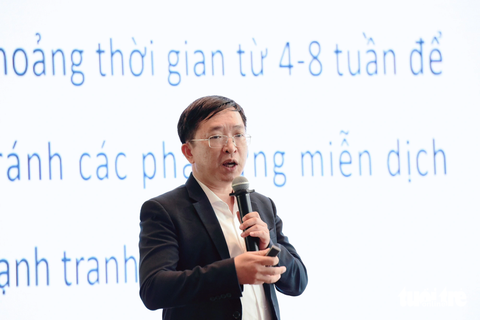 Tọa đàm 'Tiêm vắc xin phòng các bệnh truyền nhiễm mùa hè' - Ảnh 10. PGS. TS Phạm Quang Thái, phó trưởng khoa kiểm soát bệnh truyền nhiễm viện vệ sinh dịch tễ trung ương trình bày tham luận tại buổi hội thảo - Ảnh: DUYÊN PHAN