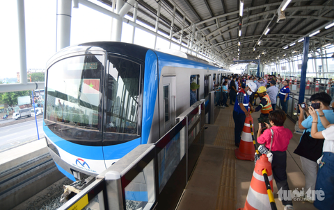 Tàu metro số 1 Bến Thành - Suối Tiên chạy thử nghiệm đoạn qua TP Thủ Đức, TP.HCM - Ảnh: QUANG ĐỊNH Tàu metro số 1 Bến Thành - Suối Tiên chạy thử nghiệm đoạn qua TP Thủ Đức, TP.HCM - Ảnh: QUANG ĐỊNH