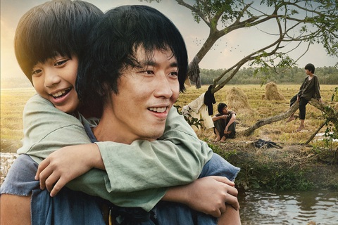 Cảnh sông nước miền Tây xưa trong trailer ‘Đất rừng phương Nam’ - Ảnh 3. Hạo Khang và Tuấn Trần thân thiết trong Đất rừng phương Nam - Ảnh: ĐPCC