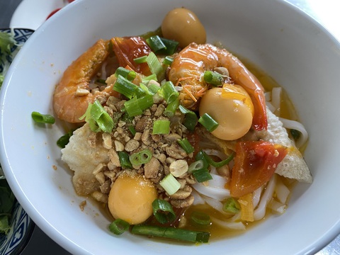 Đề nghị đưa nghề chế biến mỳ Quảng vào danh mục di sản văn hóa phi vật thể quốc gia - Ảnh 1. Tô mì Quảng ở xứ Quảng - Ảnh: LÊ TRUNG