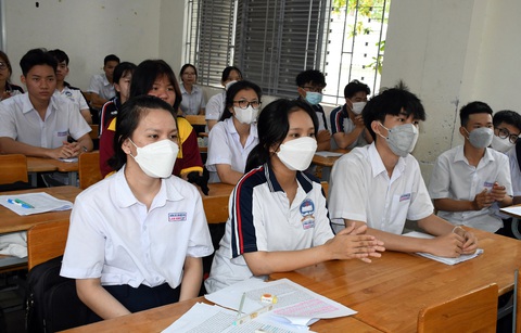 Cấm nhà trường không được tự ý thay đổi đồng phục học sinh - Ảnh 2. Sở Giáo dục và Đào tạo tỉnh Bà Rịa - Vũng Tàu yêu cầu các trường không được thay đổi đồng phục để tránh lãng phí - Ảnh: Đ.H.
