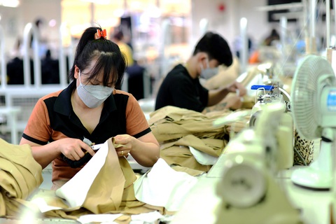 Công nhân dệt may làm việc tại TP Thủ Đức, TP.HCM - Ảnh: QUANG ĐỊNH Công nhân dệt may làm việc tại TP Thủ Đức, TP.HCM - Ảnh: QUANG ĐỊNH