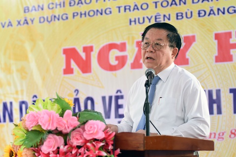 Ông Nguyễn Trọng Nghĩa: Khơi dậy lòng yêu nước, tự hào dân tộc - Ảnh 1. Trưởng Ban Tuyên giáo Trung ương Nguyễn Trọng Nghĩa phát biểu tại ngày hội Toàn dân bảo vệ an ninh Tổ quốc năm 2023 ở Bình Phước - Ảnh: A LỘC