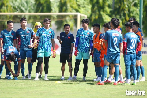 HLV Hoàng Anh Tuấn sẽ ưu tiên chọn những cầu thủ phong độ cao cho U23 Việt Nam dự Giải U23 Đông Nam Á 2023 - Ảnh: H.TÙNG HLV Hoàng Anh Tuấn sẽ ưu tiên chọn những cầu thủ phong độ cao cho U23 Việt Nam dự Giải U23 Đông Nam Á 2023 - Ảnh: H.TÙNG