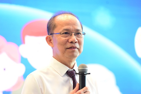 Tọa đàm " Tiêm vắc xin phòng các bệnh truyền nhiễm mùa hè" - Ảnh 2. Ông Lê Xuân Trung - Phó tổng biên tập báo Tuổi Trẻ phát biểu tại toạ đàm - Ảnh: DUYÊN PHAN