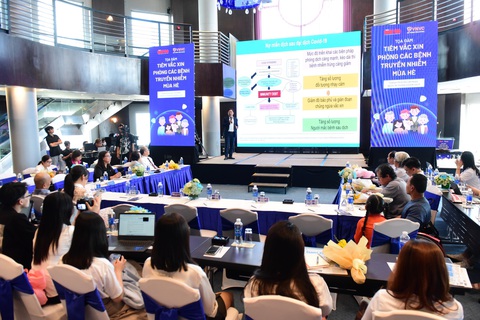 Rơi nước mắt ở lễ trao giải cuộc thi 'Tiêm ngừa - chuyện chưa kể' - Ảnh 3. Buổi tọa đàm "Tiêm vắc xin phòng chống các bệnh truyền nhiễm mùa hè"- Ảnh: DUYÊN PHAN