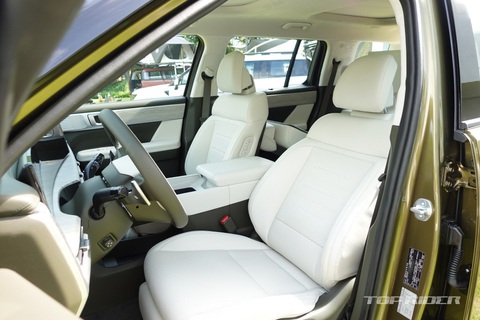 Săm soi chi tiết Hyundai Santa Fe ngoài thực tế sau ngày ra mắt hoàn chỉnh - Ảnh 20. Săm soi chi tiết Hyundai Santa Fe ngoài thực tế sau ngày ra mắt hoàn chỉnh - Ảnh 20.